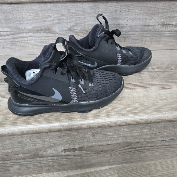 Nike Air Zoom Lebron Witness V Black Size 3 youth - Picture 2 of 6